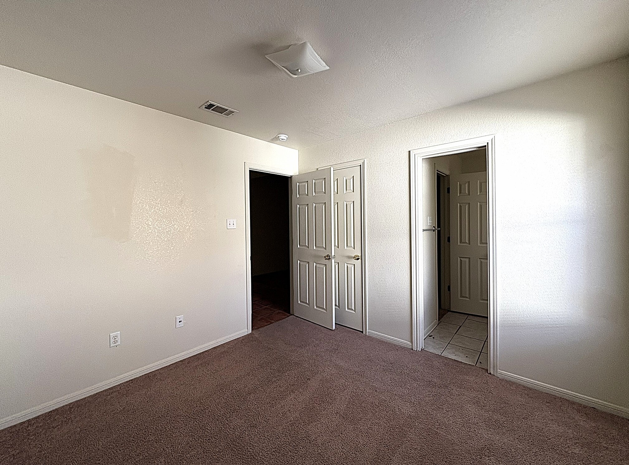 Building Photo - 1002 W Avenue B