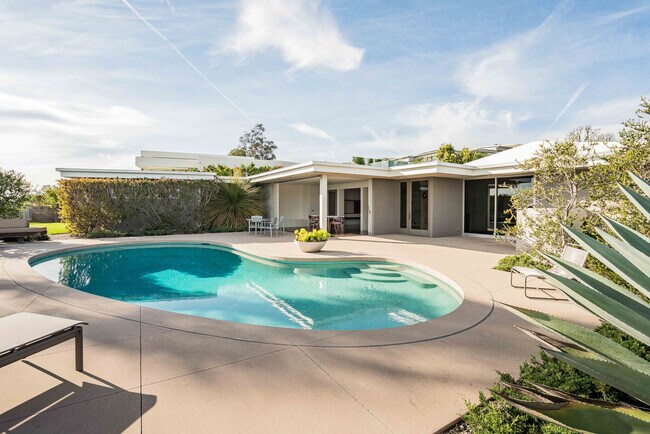 Building Photo - 686 Enchanted Way