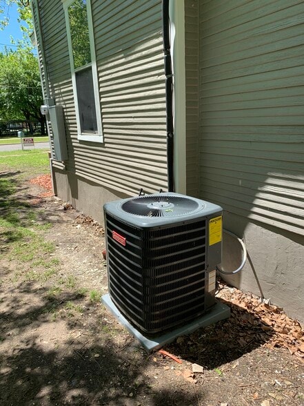 Building Photo - 519 E Evergreen St