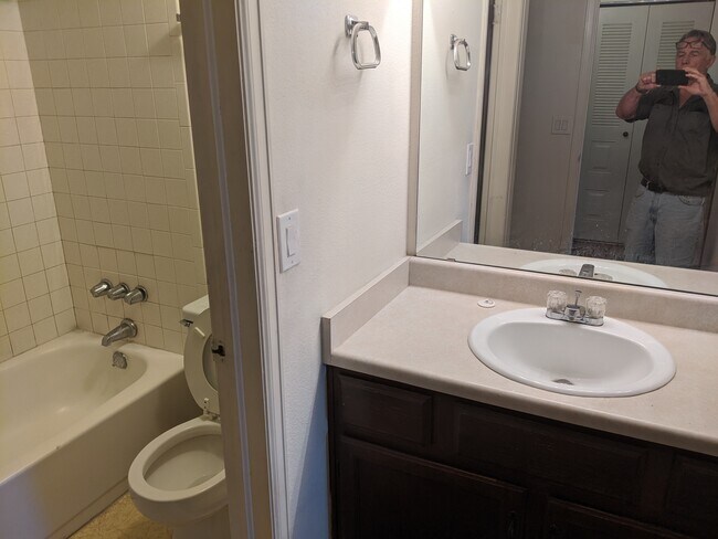 Bath - 8470 Decatur St