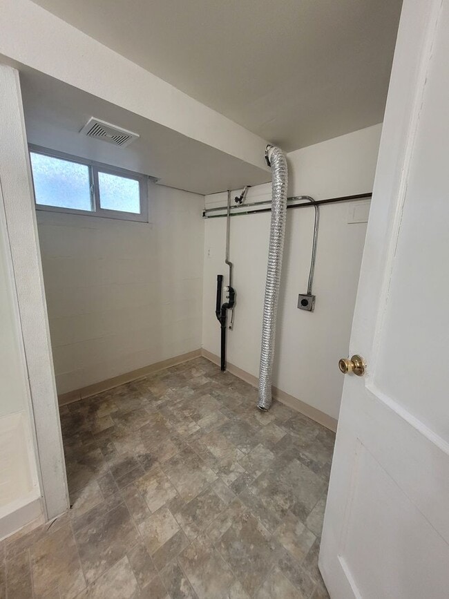 Building Photo - 116sixth