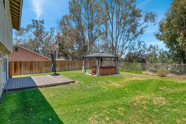 Building Photo - 5954 Flipper Dr