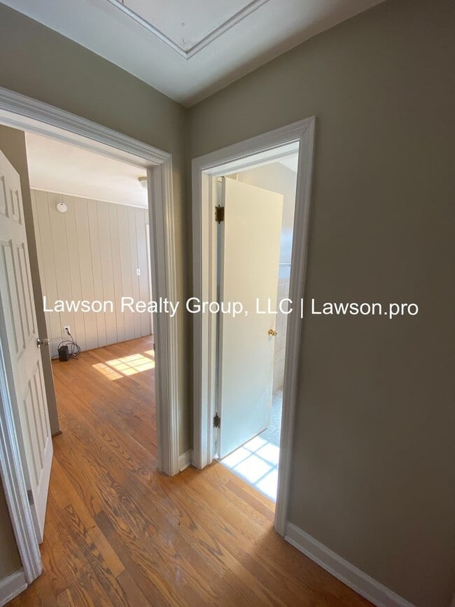 Building Photo - Cozy Raleigh Court Ranch with Partially Finished Basement