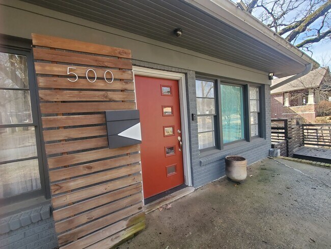 Building Photo - Call Peggy 501 676 1758