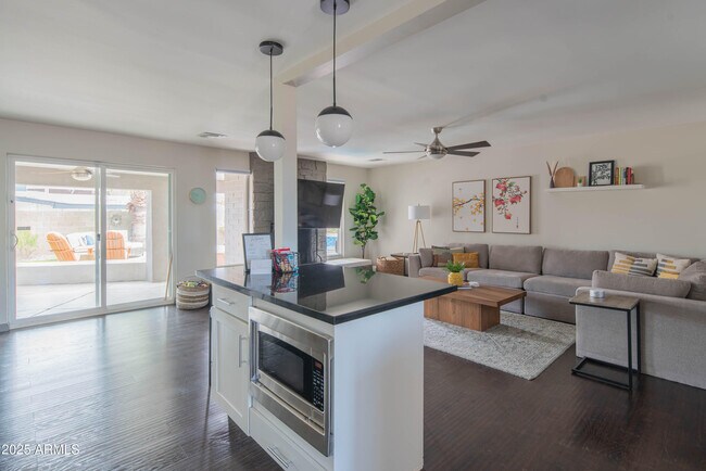 Building Photo - 2101 N 70th Pl