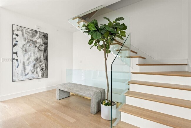 Building Photo - 100 Bennington St