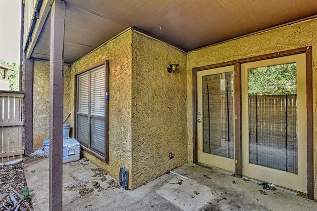 Building Photo - 1906 Emerald Pl