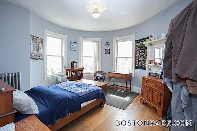 Building Photo - 3 Kinnaird St