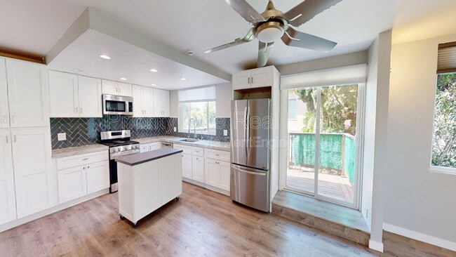 Building Photo - 4070 Riviera Dr