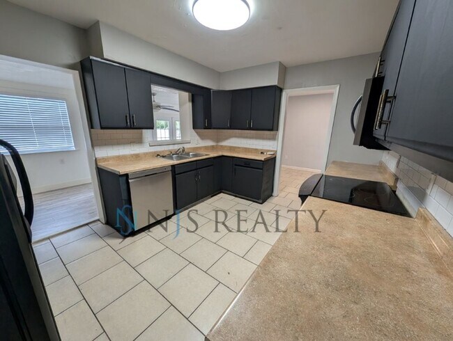 Building Photo - Beautiful 4/2/2 home with a POOL, 1700 Sq. Ft. with fenced yard, TONS of renovations