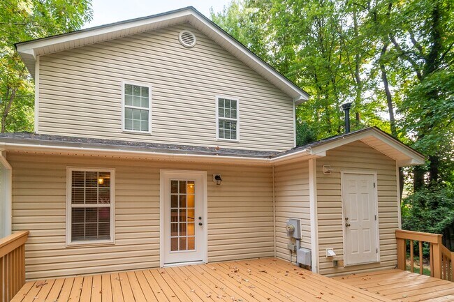 Building Photo - Cozy newly renovated 4 bedroom home on Hic...