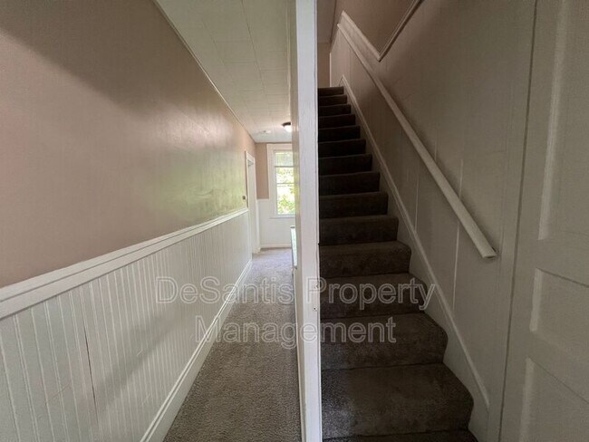 Building Photo - 1104 Brabec St