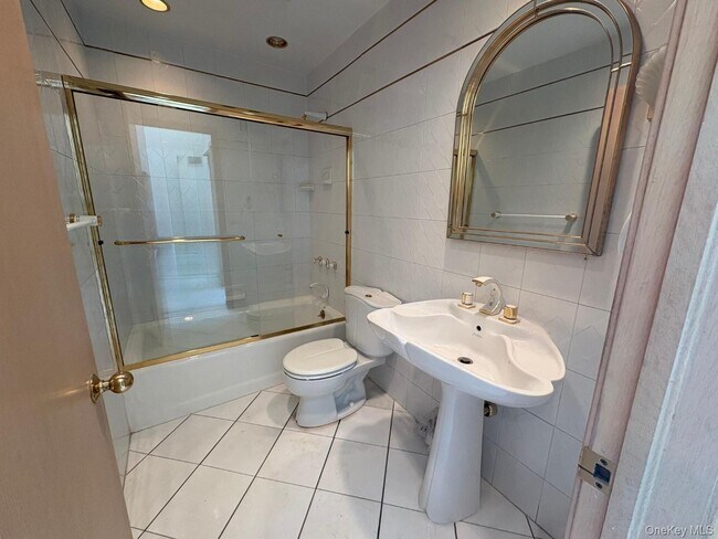 Building Photo - 41 Waterside Close