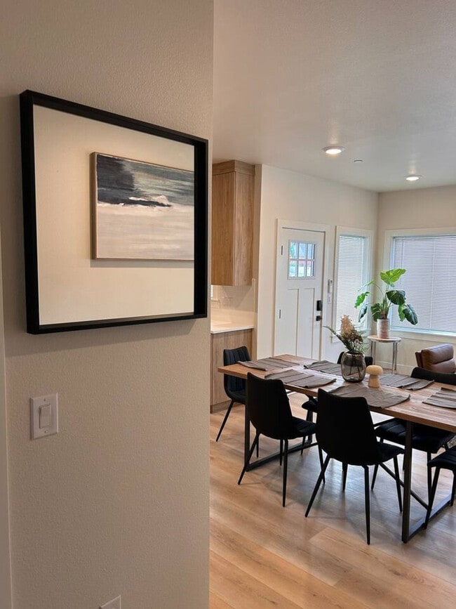 Building Photo - 3505 NE Creston Ave