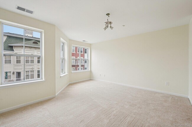 Building Photo - 2 Leeward Dr