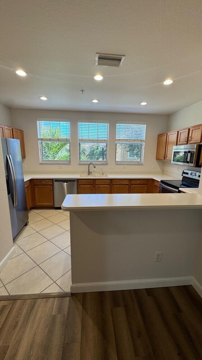 Building Photo - 430 Amador Ln