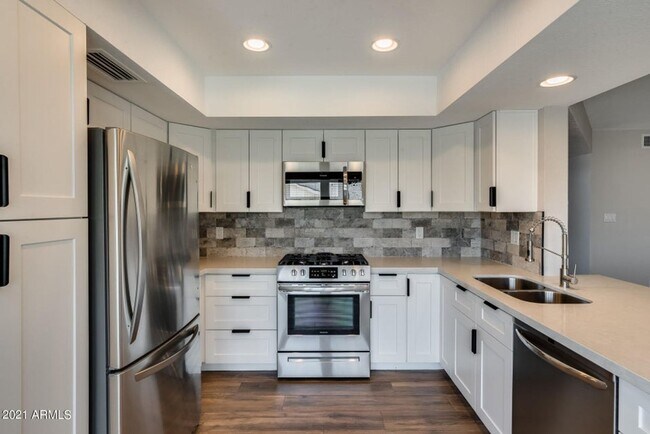 Building Photo - An ABSOLUTE DREAM HOME is waiting for you!...