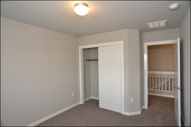 Building Photo - 945 Penrith St