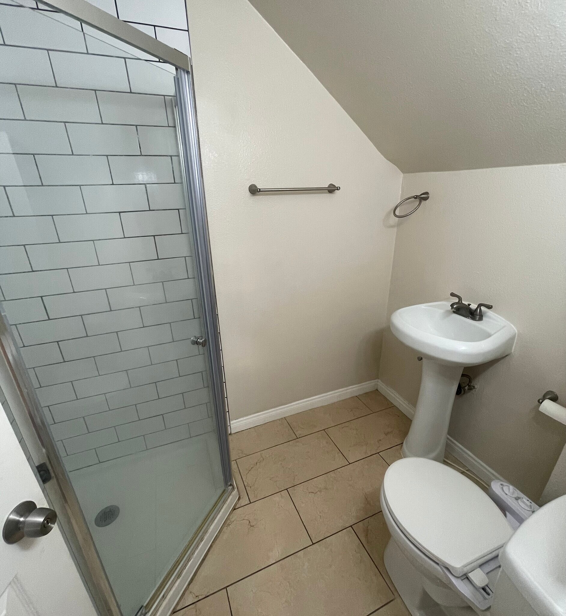 Bath 2 - 1396 W 30th St