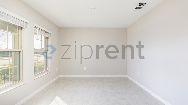 Building Photo - 5721 SW 92nd Pl