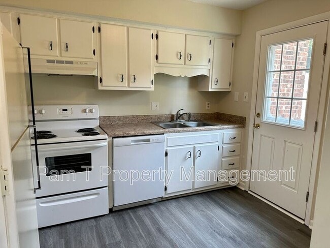 Building Photo - 455 Mall Blvd