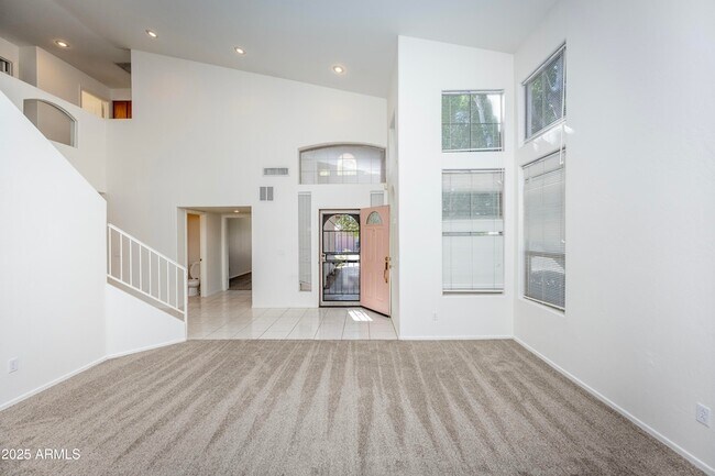 Building Photo - 3844 E Kings Ave