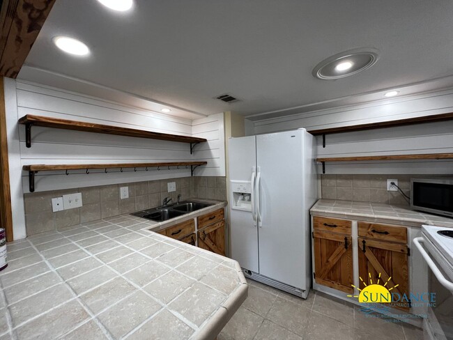Building Photo - Beautiful 2 Bedroom Unit in Finisterra!