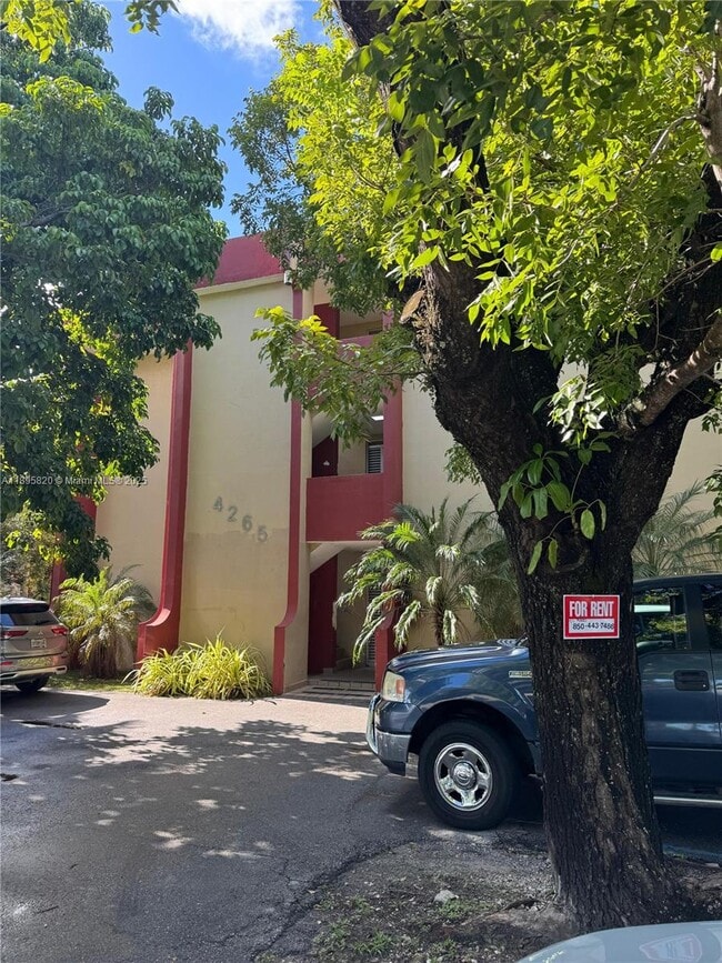 Primary Photo - 4265 NW S Tamiami Canal Dr
