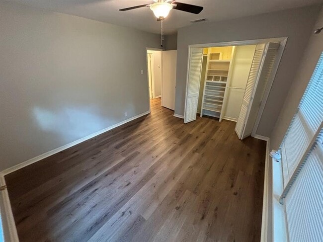 Building Photo - 5610 Montview St