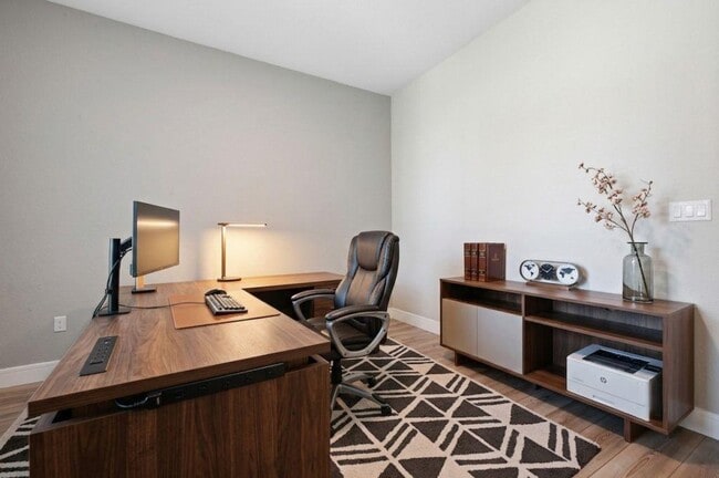 Building Photo - 513 Barnhill Lp