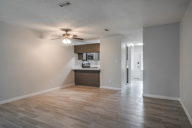 Building Photo - 3260 Cypress Ln