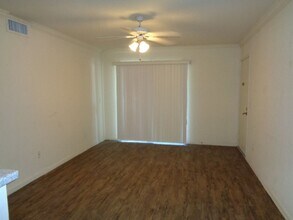 Building Photo - Spacious 2 bedroom condo in north Phoenix!...