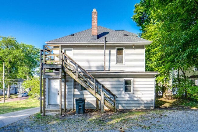 Building Photo - 485 Allyn St