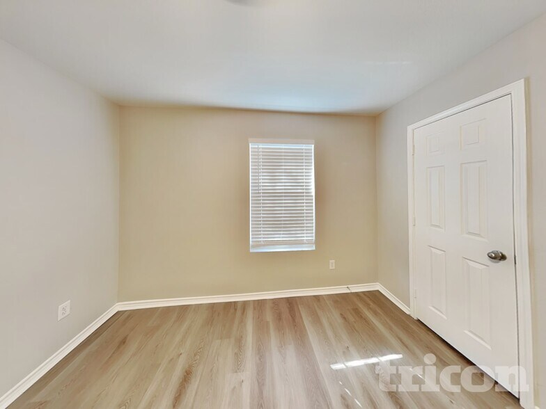 Building Photo - 408 Foliage Cir