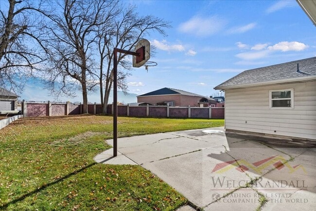 Building Photo - Your Ideal 4-Bed Layton Home - Style, Space & Location!