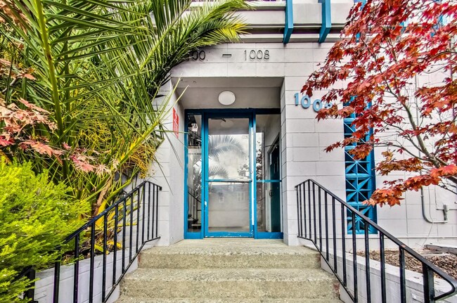 Building Photo - 1002 E 23rd St