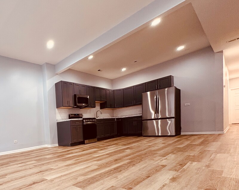 Building Photo - 2657 W North Ave