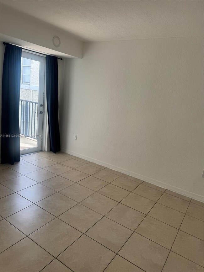 Building Photo - 2120 W Flagler St