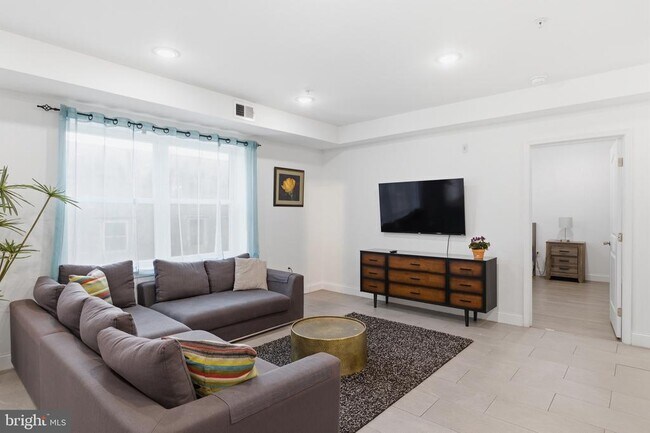 Building Photo - 925 N Broad St