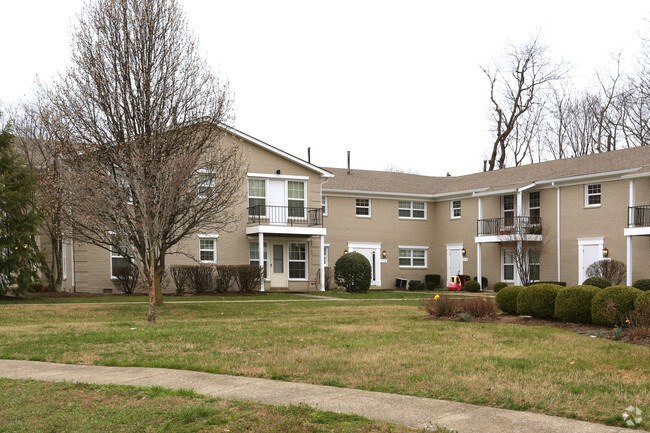 Building Photo - Forest View Apartments
