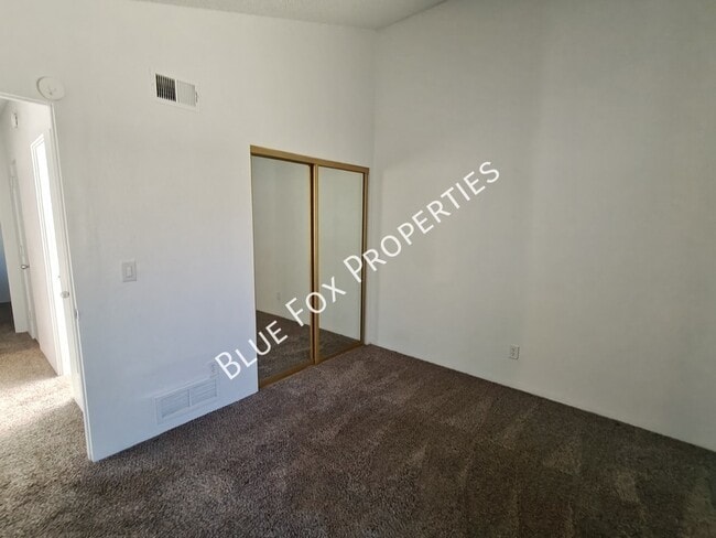 Building Photo - 880 E Peppergrass Ln