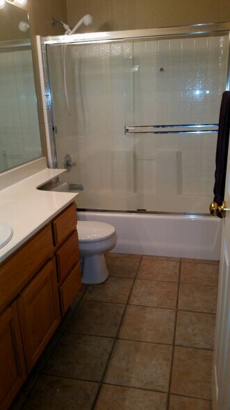 guest bath - 10724 Wallace Ln