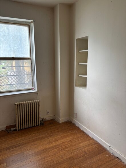 Bedroom - 1326 W Pratt St