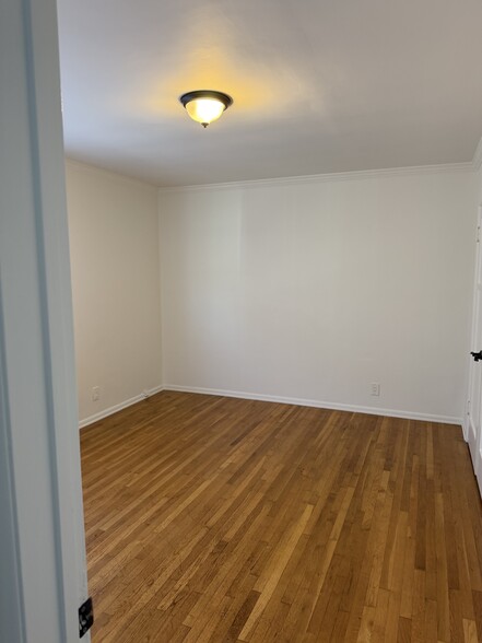 Building Photo - 3909 Vineland Ave