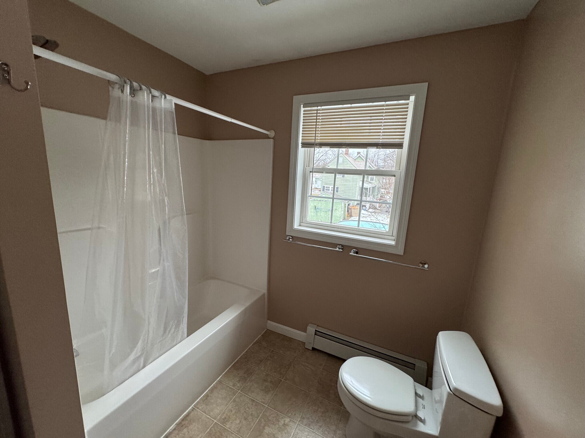 Building Photo - 123 Pearl St