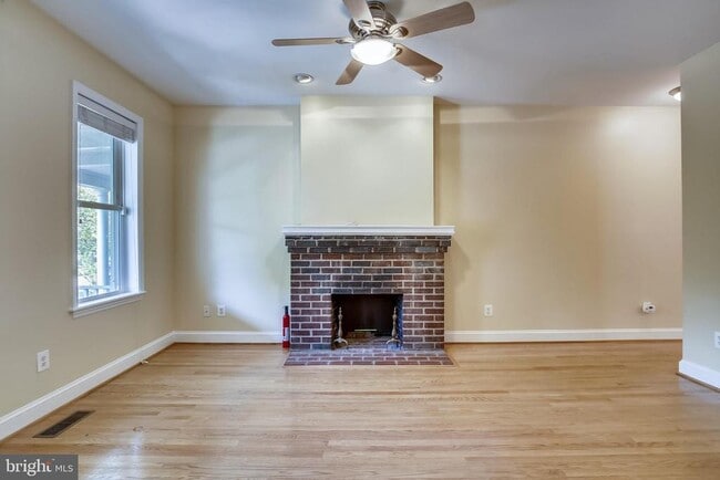 Building Photo - 119 N Peyton St