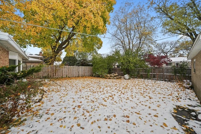 Building Photo - 400 Locust Rd