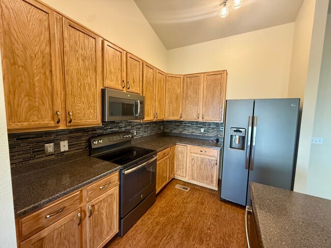 Building Photo - 3 bedroom, 2 Bath Ranch Home with 2 Car Attached Garage (WEEKLY MOWING INCLUDED) in South Fort Co...