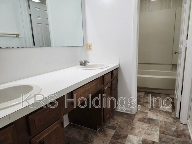 Building Photo - 1129 Mountain View Dr