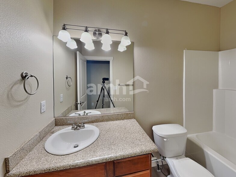 Building Photo - 7353 Rainier Dr